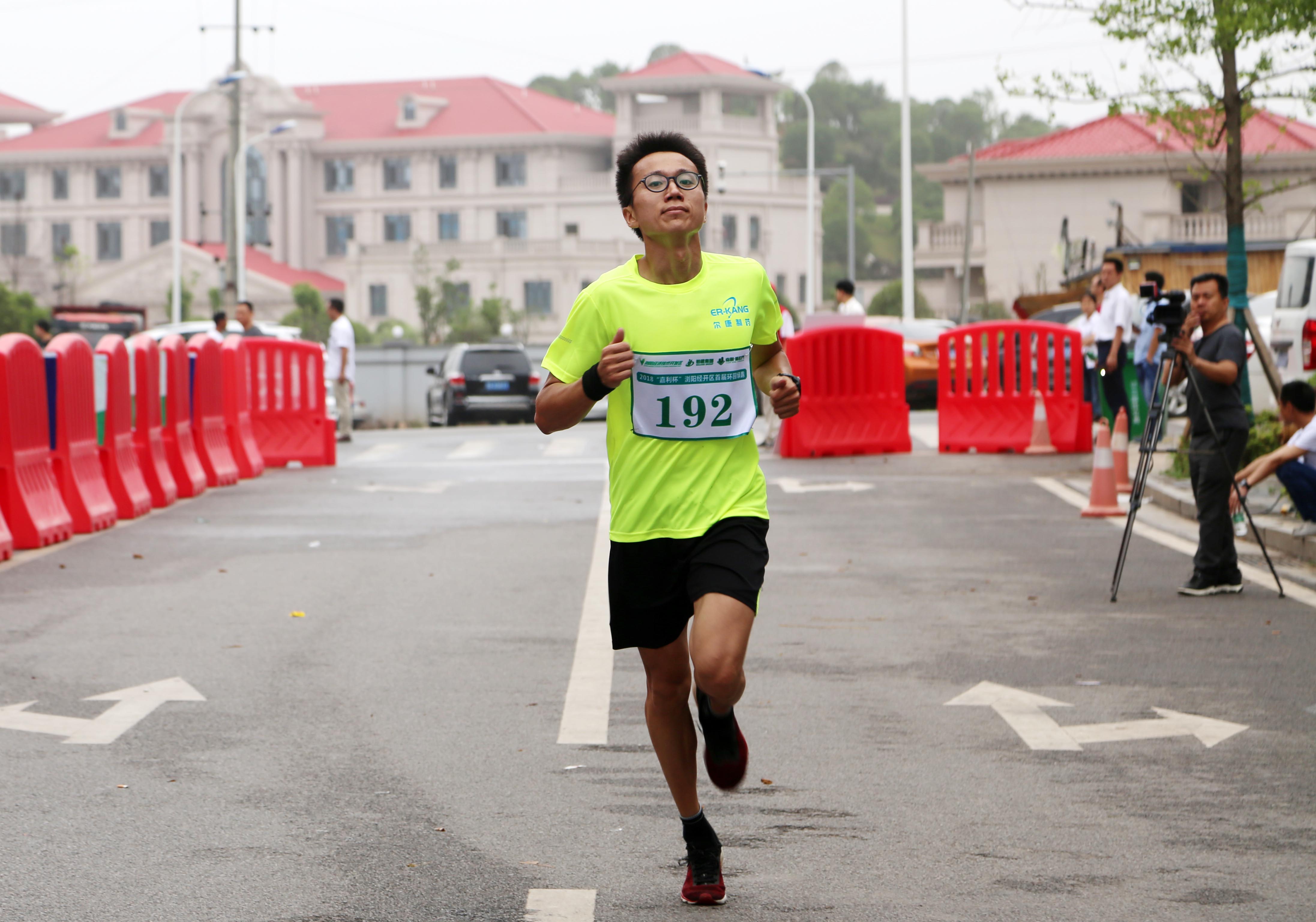 ȫѶ600cc��ײ�(�й�)���޹�˾����