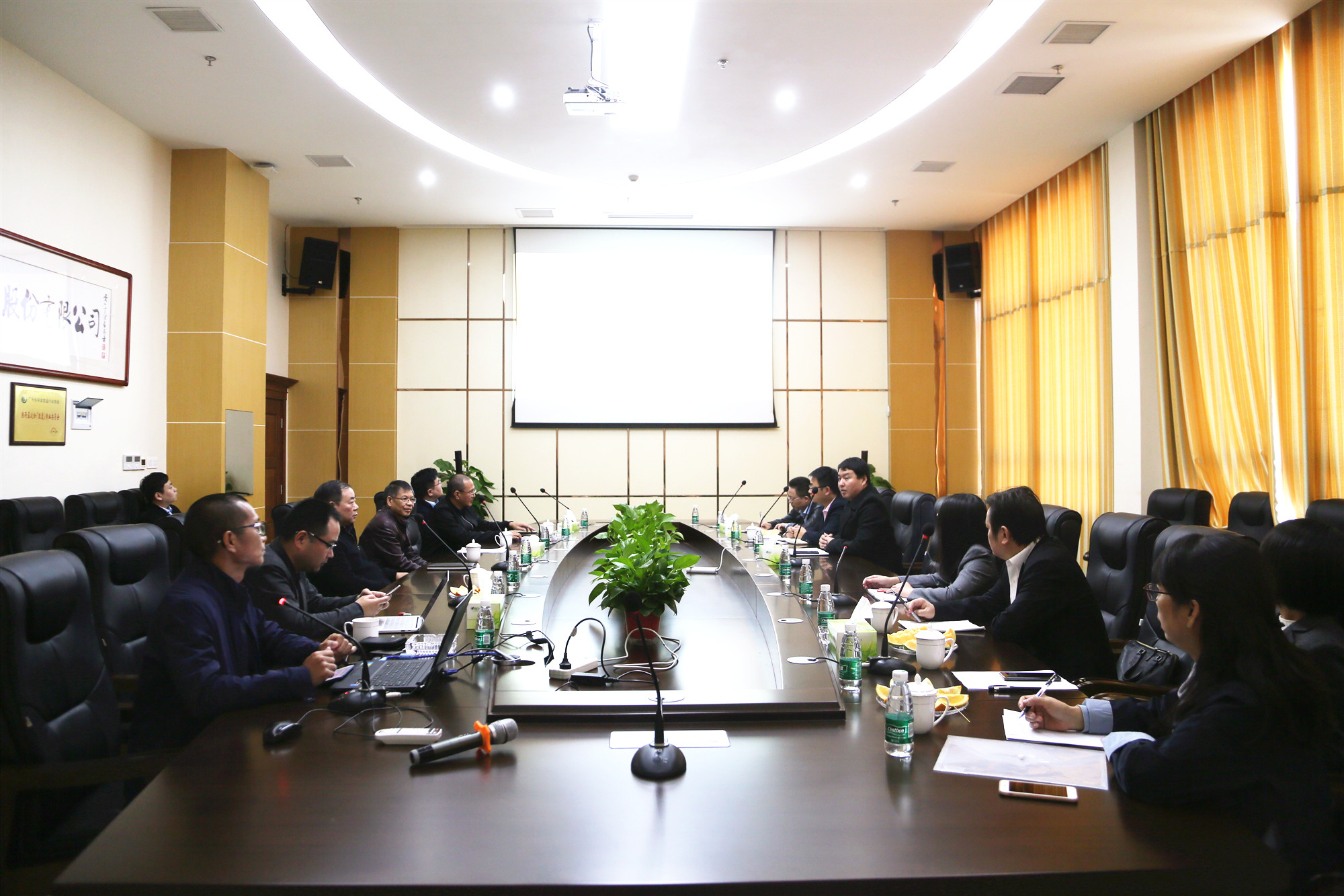 ȫѶ600cc��ײ�(�й�)���޹�˾����